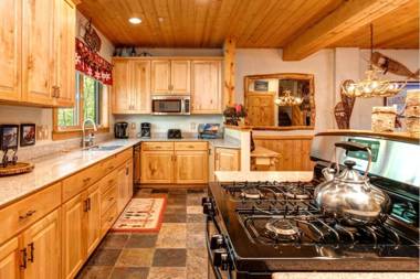 K B M Resorts- TWL-5B Ultimate 3Bd home fireplace chef kitchen surrounded by Aspens