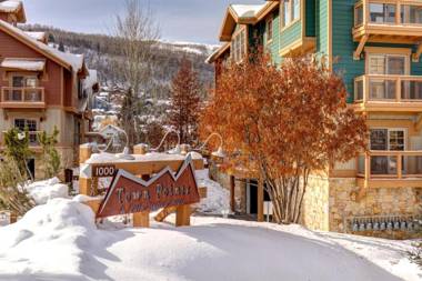 K B M Resorts- TPC-102C Remodeled 3Bd walk to Main and Town Lift private hot tub AC