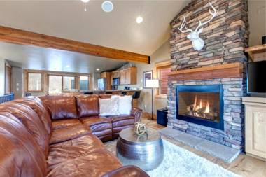 K B M Resorts- PNF-860 Large 3Bd hot tub fire pit mountain view easy walk Main St