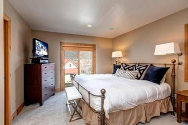 K B M Resorts- PNF-860 Large 3Bd hot tub fire pit mountain view easy walk Main St