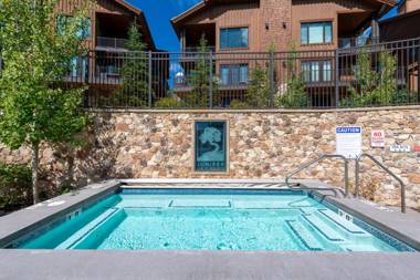 Walk to Skiing Beautiful Luxury Townhome at Juniper Landing