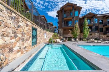 Walk to Skiing Beautiful Luxury Townhome at Juniper Landing