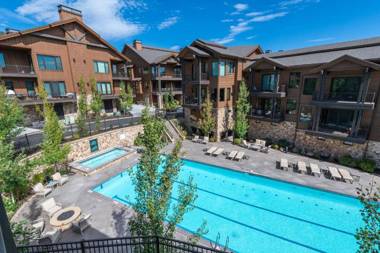 Walk to Skiing Beautiful Luxury Townhome at Juniper Landing