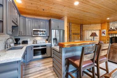 K B M Resorts- BBL-351Combo Luxury 4Bd home easy walk to mid-mountain newly remodeled