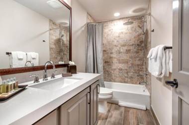 K B M Resorts- BBL-351Combo Luxury 4Bd home easy walk to mid-mountain newly remodeled