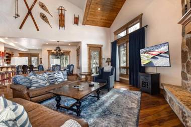 K B M Resorts- PLO-6590 Private Hot Tub Panoramic Views Close to Silver Lake