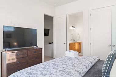 Villa 18 - 4 Bedroom! YEAR ROUND HEATED POOL & HOT TUB! GAMES! GOLF! TENNIS!