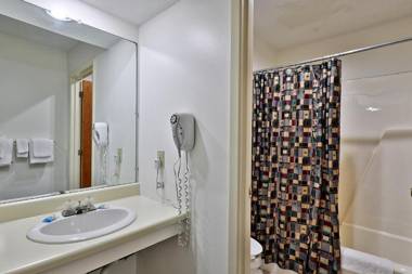 Cedarbrook Queen Studio 110