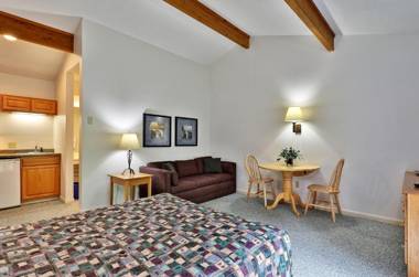 Cedarbrook Queen Studio 207