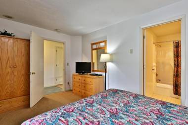 Cedarbrook Queen Suite 103