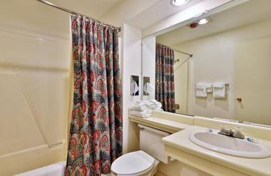 Cedarbrook Queen Suite 203