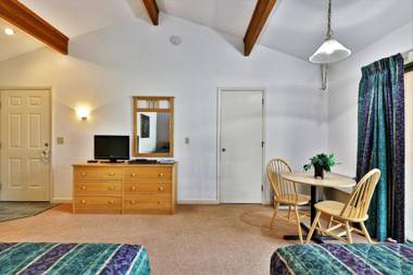 Cedarbrook Standard Hotel Room 204