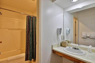 Cedarbrook Standard Hotel Room 204