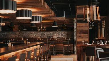 Trail Creek: Walk to lifts ski home! Closest unit to lifts ski home trail sports center