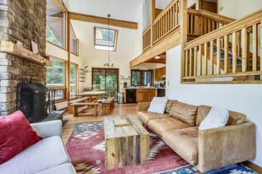 Northeast Passage Chalet