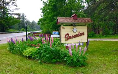Snowdon Chalet Motel