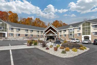 Comfort Inn & Suites at Maplewood