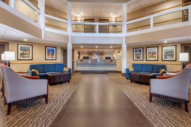 Comfort Inn & Suites at Maplewood