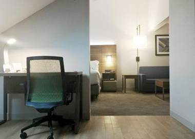 Holiday Inn Express Hotel & Suites White River Junction an IHG Hotel