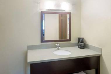 Super 8 by Wyndham White River Junction