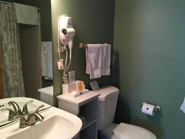 Williston Village Inn