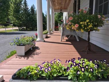 Williston Village Inn