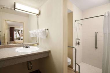 Days Inn by Wyndham Alexandria