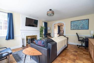 Spacious 4BR CozySuites in Old Town Alexandria