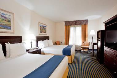 Holiday Inn Express & Suites Chesapeake an IHG Hotel