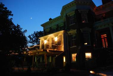 Rockwood Manor Bed & Breakfast
