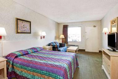 Super 8 by Wyndham Fredericksburg