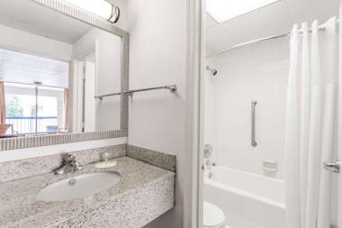 Days Inn by Wyndham Fredericksburg North