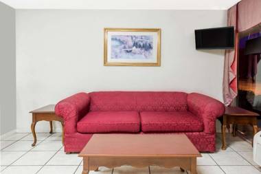 Knights Inn - Fredericksburg