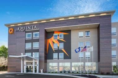La Quinta Inn & Suites by Wyndham Manassas VA- Dulles Airport
