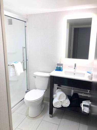 Holiday Inn Express Richmond - Midtown an IHG Hotel
