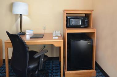 Fairfield Inn & Suites Roanoke Hollins/I-81