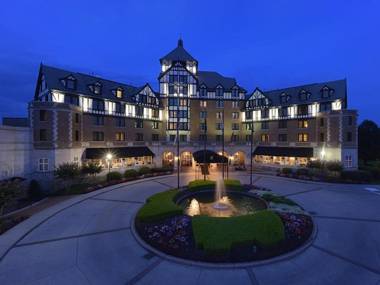 Hotel Roanoke & Conference Center Curio Collection by Hilton