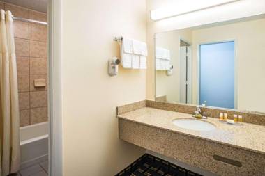 Days Inn by Wyndham Roanoke Near I-81