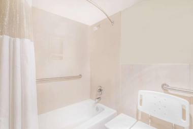 Howard Johnson by Wyndham Salem Hotel & Conference Center