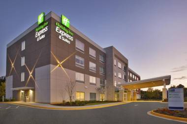 Holiday Inn Express and Suites South Hill an IHG Hotel