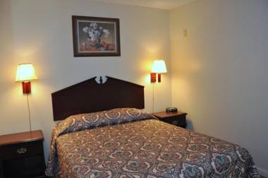 MERRIMAC INN & SUITES