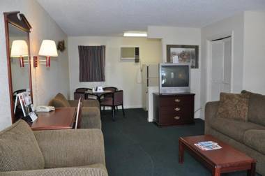 MERRIMAC INN & SUITES