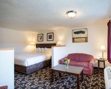 MorningGlory Inn & Suites