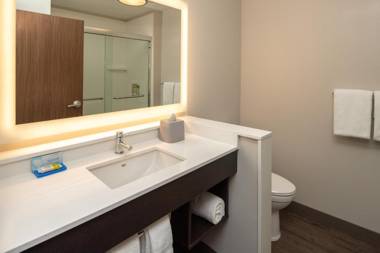Holiday Inn Express & Suites - Camas an IHG Hotel