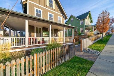 Driftwood Cottage with Carriage House #6CH