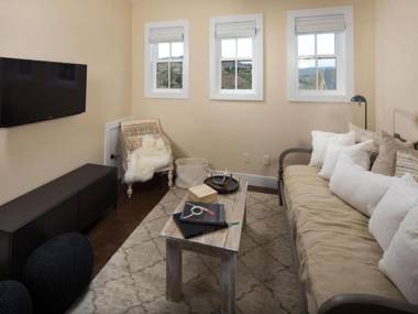 Lake & Vine Villa #15