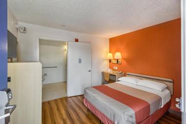 Motel 6-Everett WA - South