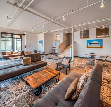 Island Inn at 123 West