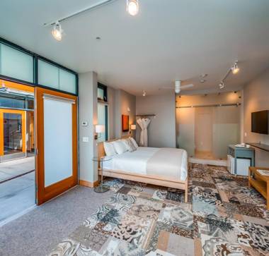 Island Inn at 123 West