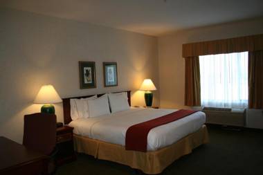 Evergreen Inn & Suites